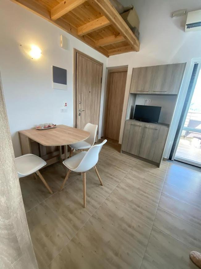 Theo Apartment Marathiás Zewnętrze zdjęcie